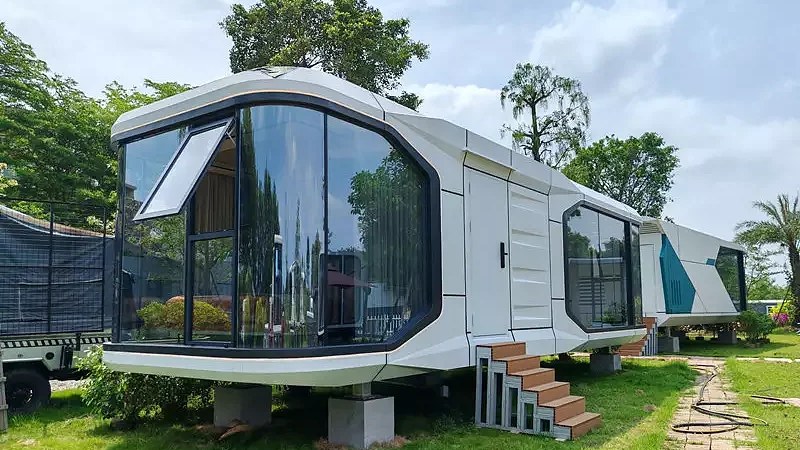 Modular cabin with curved glazing and an exterior frame