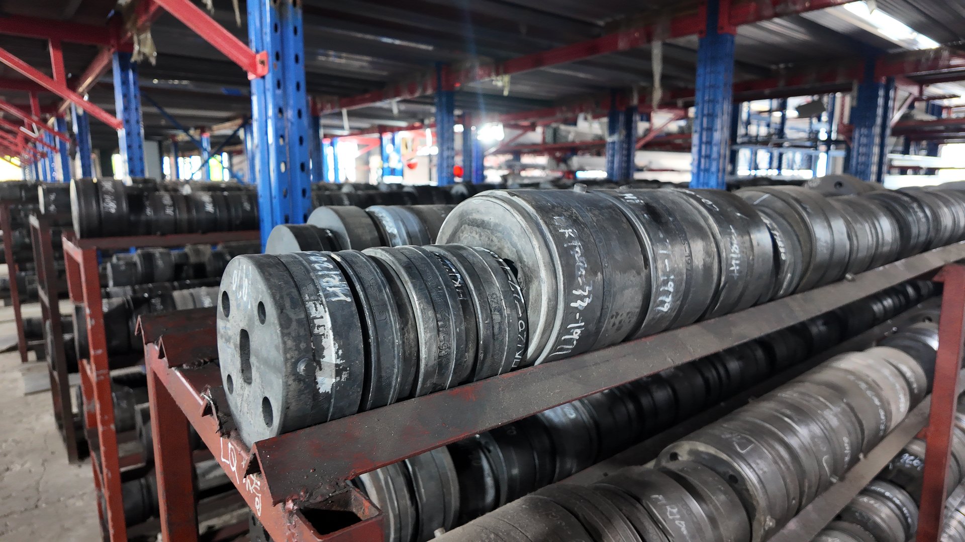 Extrusion dies arranged on factory storage racks