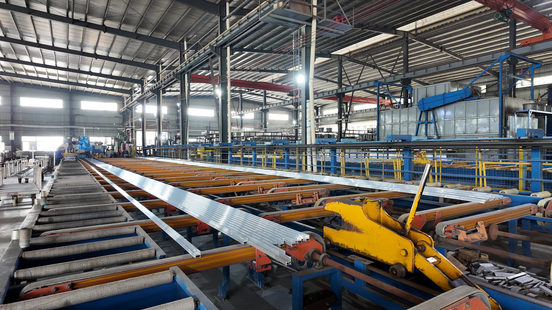 Aluminum profiles on the factory production line