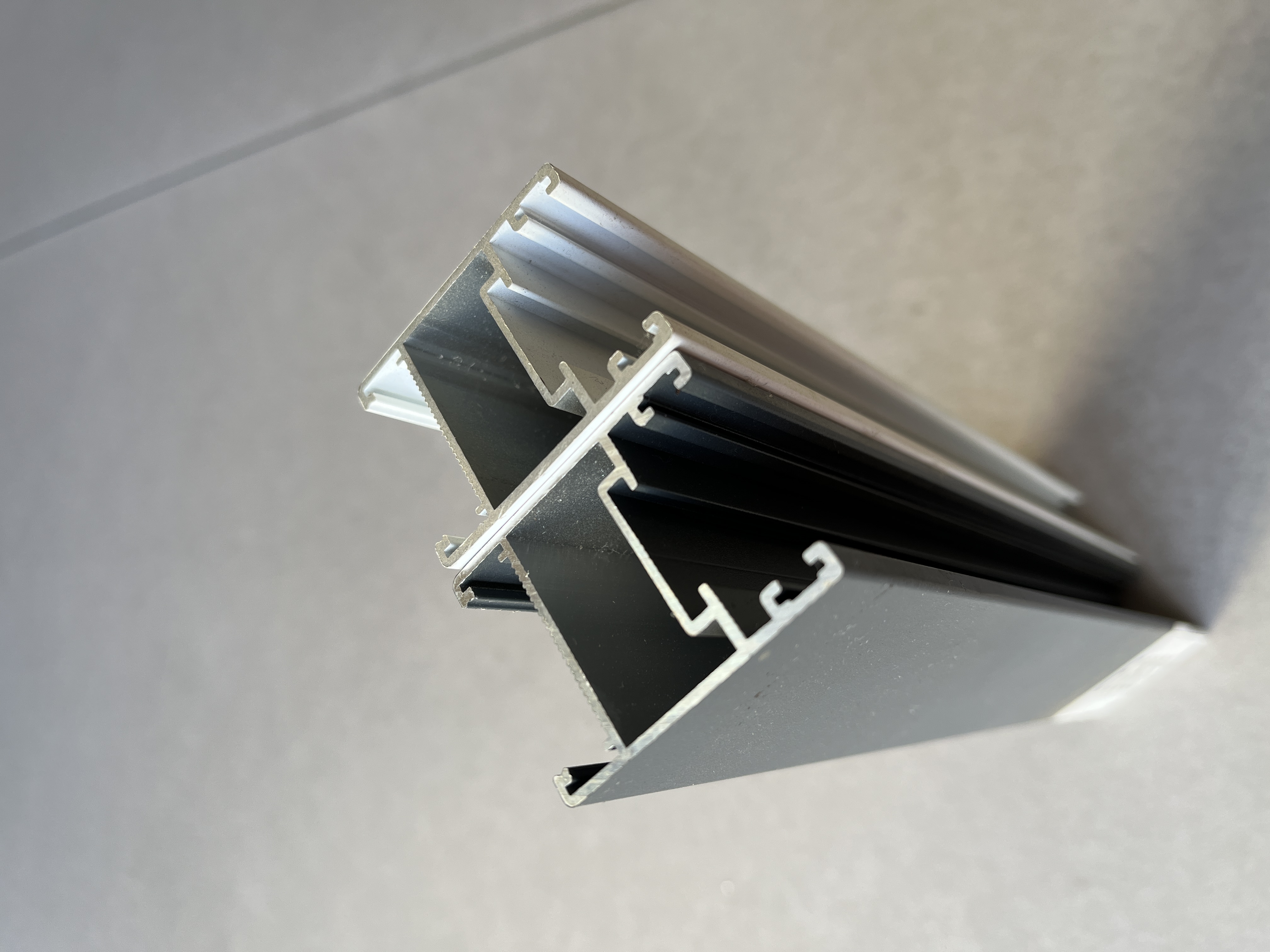 Cross-section of an aluminum profile with multiple internal chambers.